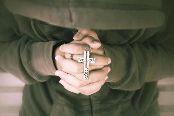 Hands praying with cross — Stock Photo, Image