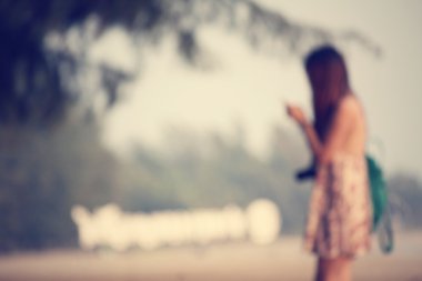 akıllı telefon kullanan kadın bulanık