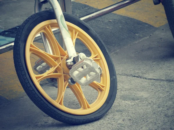 老式自行车车轮 — 图库照片