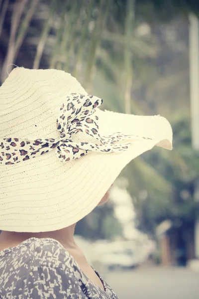 Happy woman with hat on summer — Stock Photo, Image