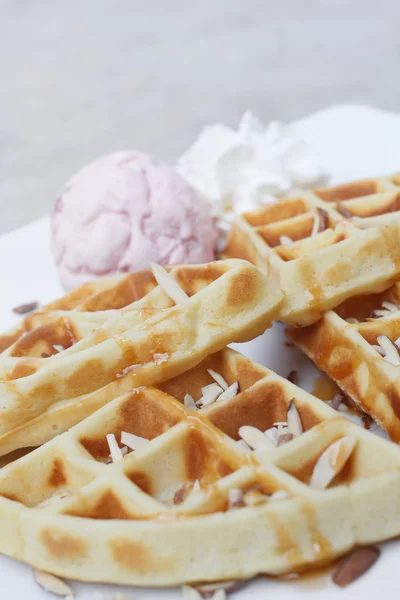 Belgium waffles with ice cream — Stock Photo, Image