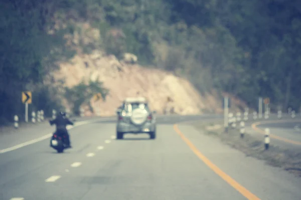Wazig van stuurprogramma motorfiets rijden op de weg — Stockfoto