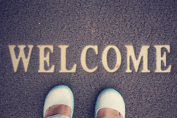 Foot with doormat — Stock Photo, Image