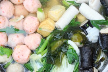 Sukiyaki pot üzerinde
