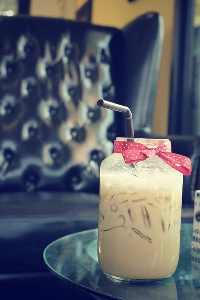 Iced coffee at cafe — Stock Photo, Image