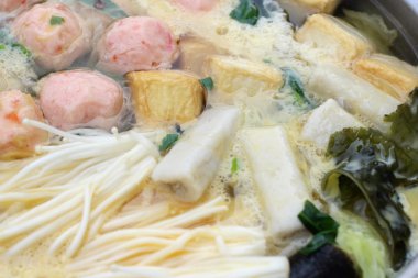 Sukiyaki pot üzerinde