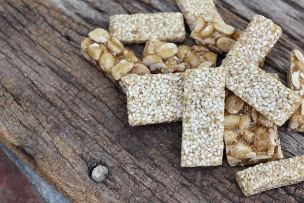 Sugar bar med sesam och jordnötter från Kina mat — Stockfoto