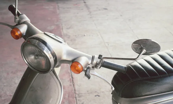 Винтажный руль мотоцикла — стоковое фото