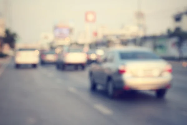 道路上の車のせいで — ストック写真