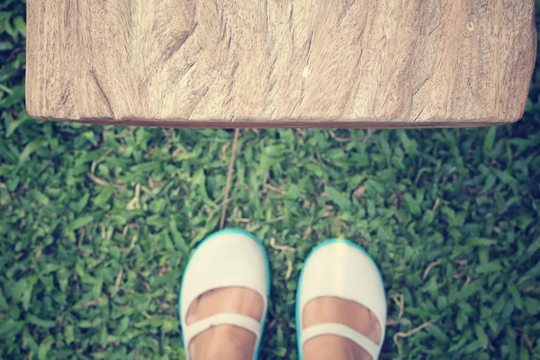 Selfie de zapatos con mesa —  Fotos de Stock