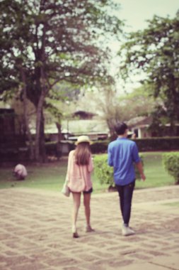 İki yürüyor bulanık