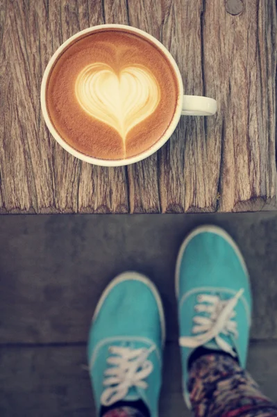 Селфі кави з взуттям — стокове фото