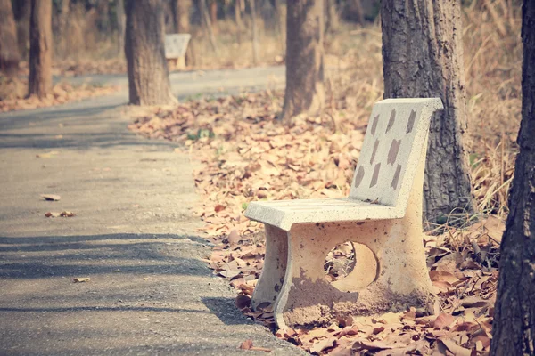 ヴィンテージのベンチ椅子 — ストック写真