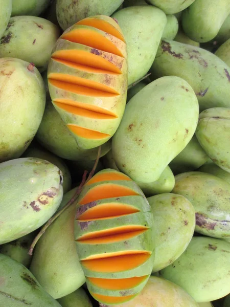 Спелые манго . — стоковое фото