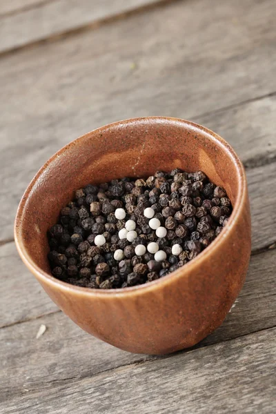 Schwarze Pfefferkörner — Stockfoto