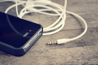 kulaklık ile akıllı telefon