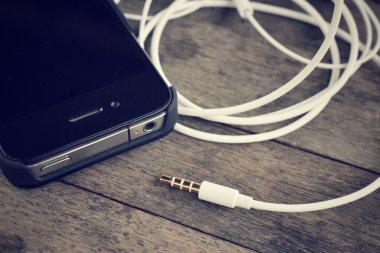 kulaklık ile akıllı telefon
