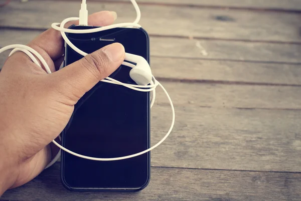 kulaklık ile akıllı telefon