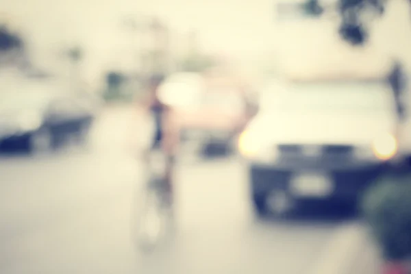 道路上の車のせいで — ストック写真