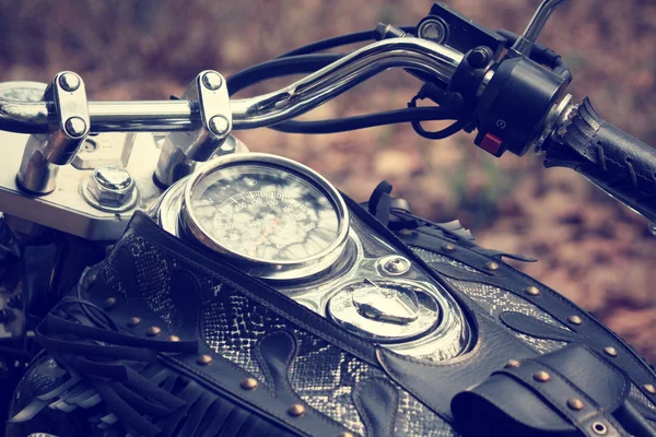 Motocicleta con bosque —  Fotos de Stock