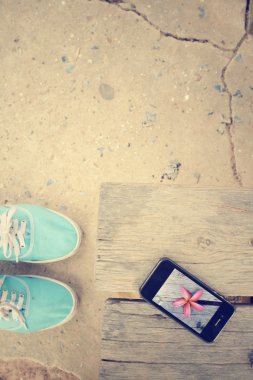 Selfie spor ayakkabı ile akıllı telefon