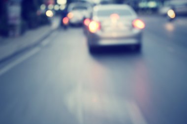 Geceleri araba bulanıklaşıyor.