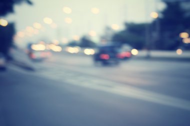 Geceleri araba bulanıklaşıyor.