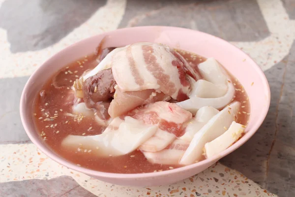 Maiale striato marinato per sukiyaki - cibo asiatico — Foto Stock