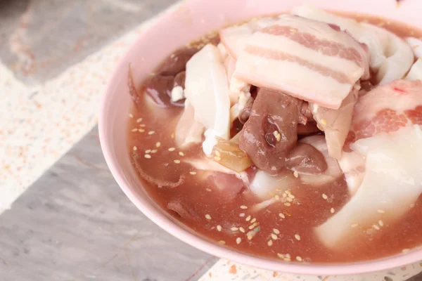 스키야키-에 대 한 한결 같지 않은 돼지고기를 절인 아시아 음식 — 스톡 사진