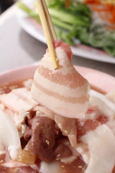 Gemarineerde buikspek varkensvlees voor sukiyaki - Azië voedsel — Stockfoto