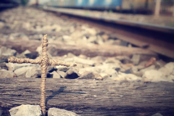 Cruz Vintage en la estación de tren —  Fotos de Stock