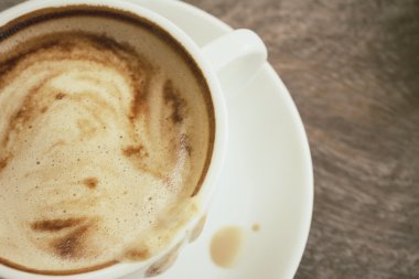 Klasik latte sanat kahvesi.