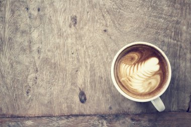 Klasik latte sanat kahvesi.