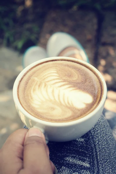 Selfie von Kaffee mit Schuhen — Stockfoto