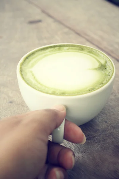 緑茶と牛乳を飲む — ストック写真