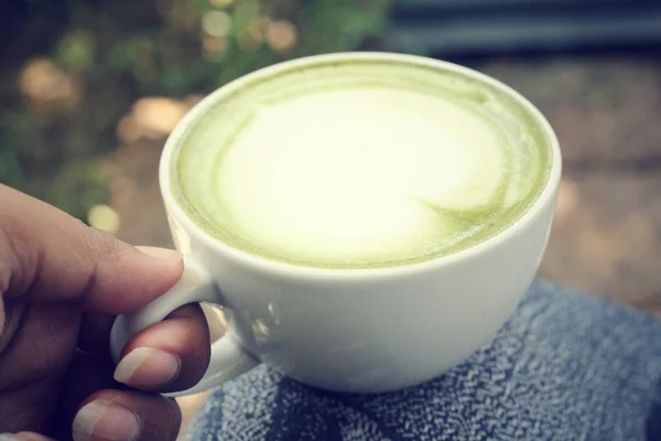 Beber chá verde e leite — Fotografia de Stock