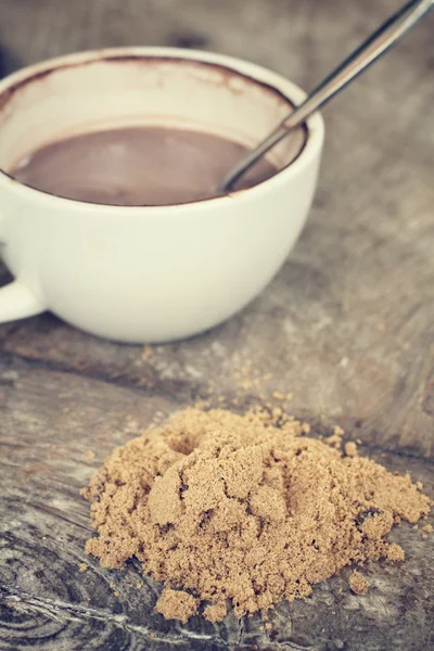 Brunt socker med varm choklad — Stockfoto