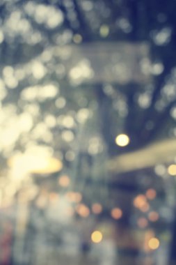 Ağaç ayna yansıması ile