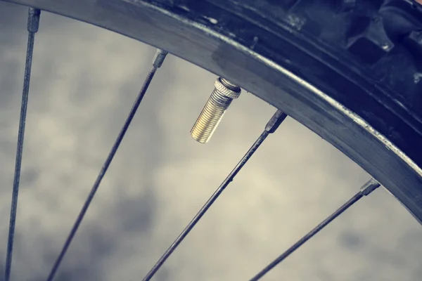 Винтажное велосипедное колесо — стоковое фото