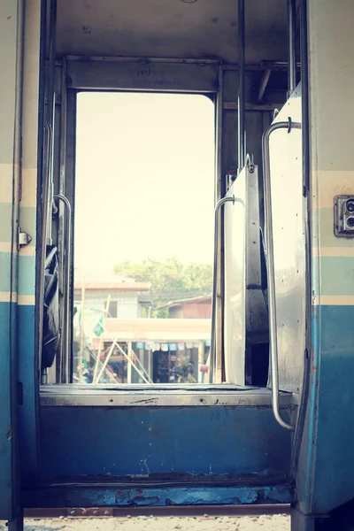 Двері залізниця — стокове фото
