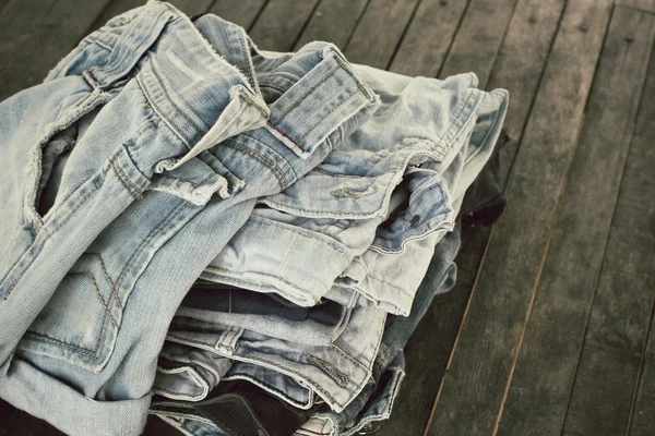 Stapel Jeans — Stockfoto