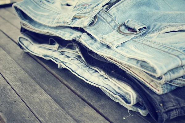 Stapel Jeans — Stockfoto