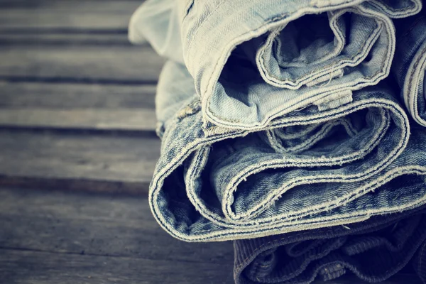 Pilha de jeans — Fotografia de Stock