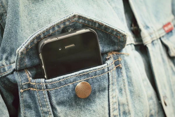 Smart phone in jeans pocket — Stock Photo, Image