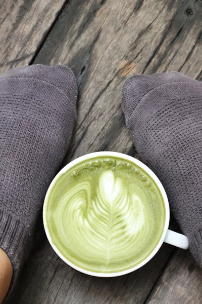 緑茶とミルクの足の Selfie — ストック写真
