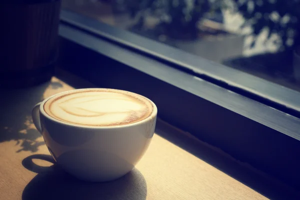 Latte starodawny sztuka kawy z cienia — Zdjęcie stockowe
