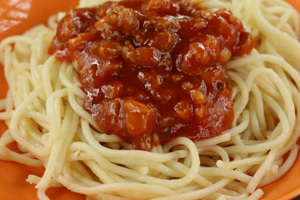 Soslu spagetti — Stok fotoğraf