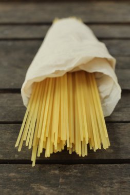 pişmemiş spagetti