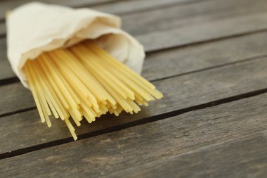 pişmemiş spagetti