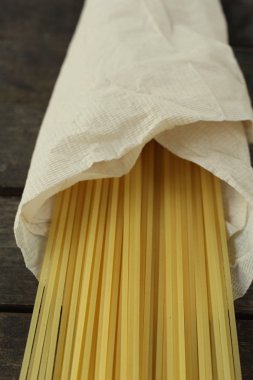 pişmemiş spagetti